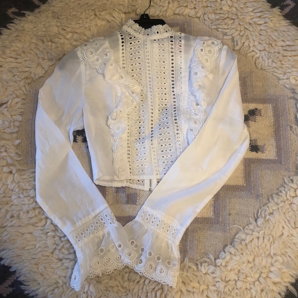 ⭐️White Ruffle Crop Top⭐️ - Picture 3 of 5